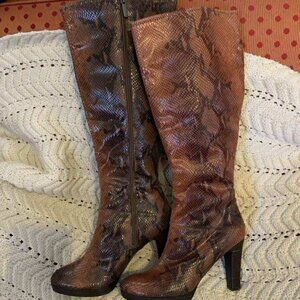 $$ SOLD $$ EUC Impo Women's Knee High High Heel Snake Print Boots size 9